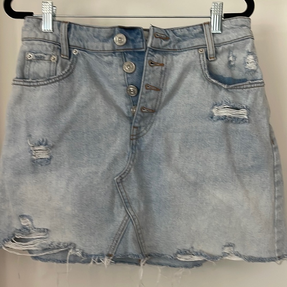 𝅺BDG Urban Outfitters distressed denim mini skirt.